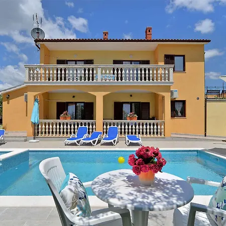With Pool In Vodnjan-vodnjan Vodnjan