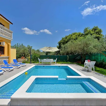 With Pool In Vodnjan-vodnjan *