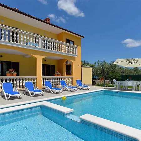 With Pool In Vodnjan-vodnjan