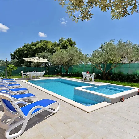 With Pool In Vodnjan-vodnjan *