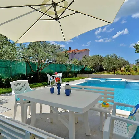 Villa With Pool In Vodnjan-vodnjan *