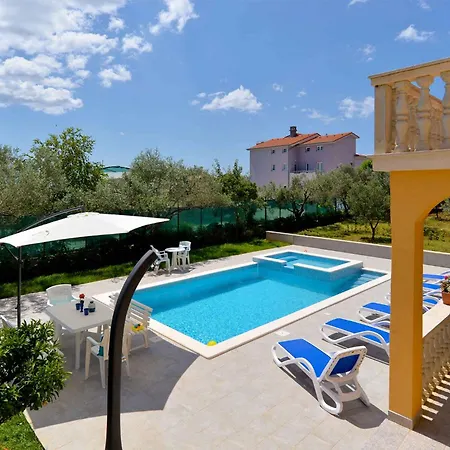 With Pool In Vodnjan-vodnjan Villa Vodnjan