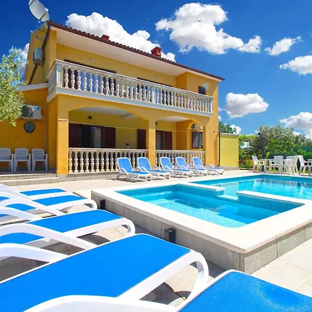 With Pool In Vodnjan-vodnjan Villa Vodnjan